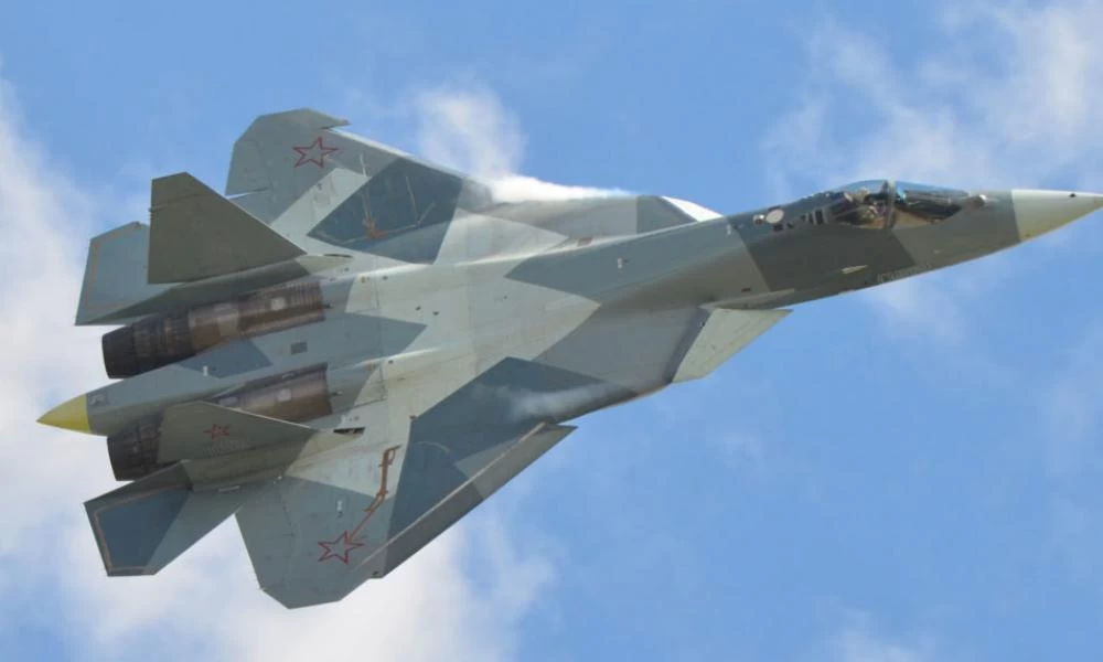 Τα Su-57 γίνονται... εφιάλτης! Φορτώνονται με υπερηχητικούς πυραύλους Kinzhal (βίντεο)